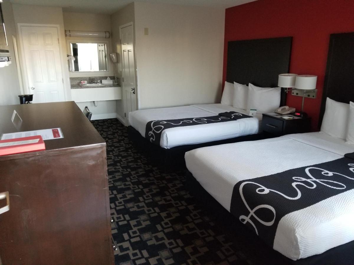 Ramada By Wyndham Oceanside Hotel Exterior foto